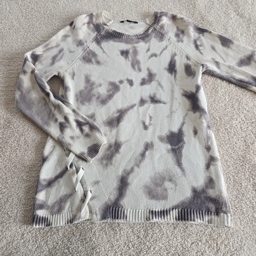 Rock & Republic Gray/white Tie-dye Knit Sweater W/edgy Lace-up Detail Size M